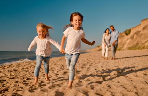 Hopton Cabin | Cozy Lodge with Full Sea Views in Suffolk - Family Friendly