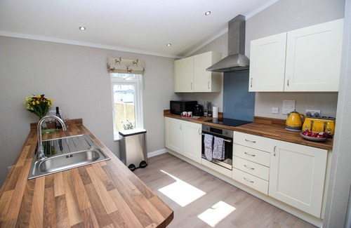 Ryther Apartment | Stag Lodge: Woodland Views & Hot Tub Retreat Awaits You