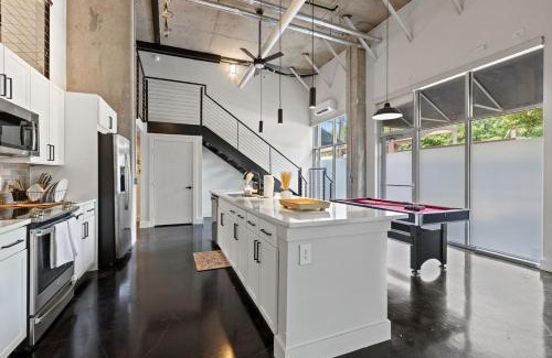 Deep Ellum Apartment | Luxury Loft-Coastal Vibe