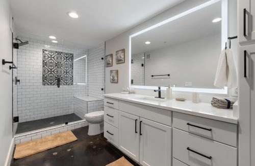 Deep Ellum Apartment | Luxury Loft-Coastal Vibe