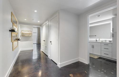 Deep Ellum Apartment | Luxury Loft-Coastal Vibe
