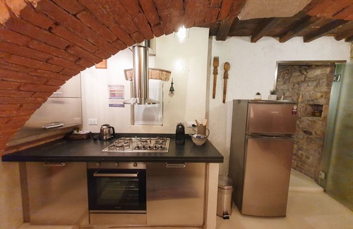 Arcola Apartment | Stylish Loft "Il vecchio Frantoio" Near Beautiful Beaches