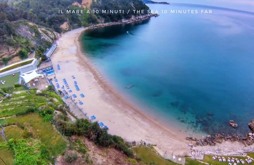 Arcola Apartment | Stylish Loft "Il vecchio Frantoio" Near Beautiful Beaches