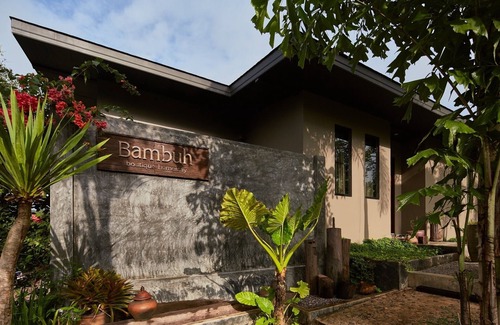 Nang Lae Villa | Exceptional Loft in Stilted Wooden Longhouse with Kitchen