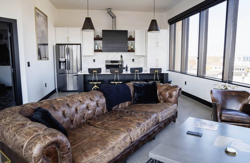 Wyandotte Apartment | Stylish Loft with Wheelchair Access in Downtown Wyandotte