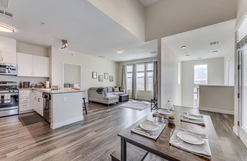 Northwest Reno Apartment | Elevated Loft Retreat with Mountain Views and Pet-Friendly Perks