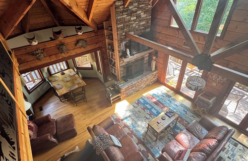 Townsend Cabin | Nature Retreat: Pet-Friendly Log Cabin with Breathtaking Views