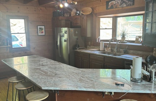 Townsend Cabin | Nature Retreat: Pet-Friendly Log Cabin with Breathtaking Views