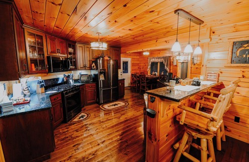 James Creek Cabin | Idyllic Log Cabin Retreat Near Raystown Lake, Rated 10/10