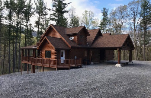 James Creek Cabin | Idyllic Log Cabin Retreat Near Raystown Lake, Rated 10/10