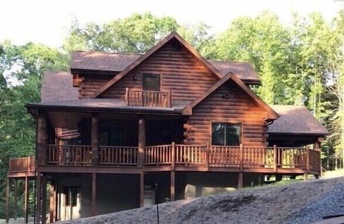 James Creek Cabin | Idyllic Log Cabin Retreat Near Raystown Lake, Rated 10/10