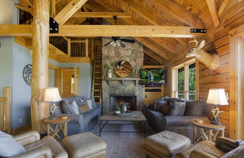 Aquashicola House | Exceptional Log Cabin with Lake Views & Hot Tub Retreat