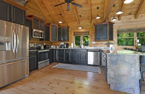 Aquashicola House | Exceptional Log Cabin with Lake Views & Hot Tub Retreat