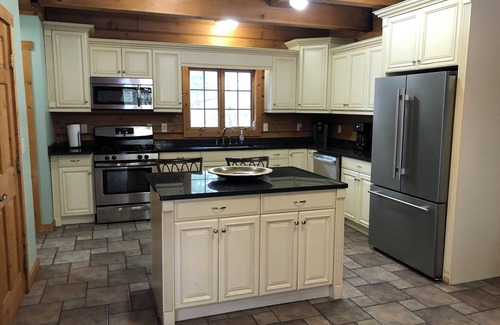 King Cabin | Elegant Log Home with Private Dock on Chain O' Lakes