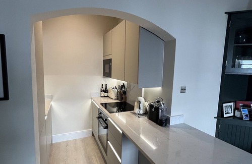 Pimlico Apartment | Elegant 2BR Apartment Near Buckingham Palace with Spa
