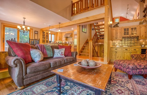 Lincoln House | Guest Rated: 9.8 - Loon Mountain Home on the Pemi River
