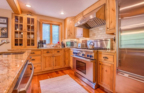 Lincoln House | Guest Rated: 9.8 - Loon Mountain Home on the Pemi River