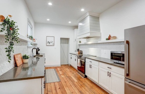 Lancaster House | Elegant Manor on Mulberry: Pet-Friendly & Family-Oriented