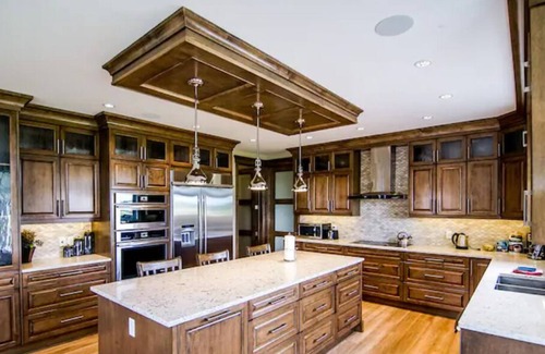 Conrich House | Luxury mansion close to airport | 14+ guests