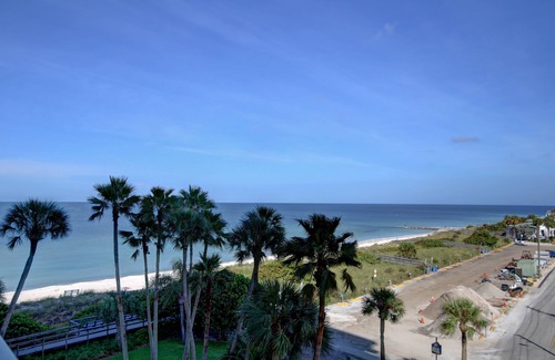 Sunset Beach Condo | Ocean View Mansions: Guest Rated 9.8 with Private Pool