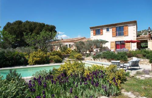 Mouries Villa | Elegant Mas with Heated Pool in the Heart of Alpilles