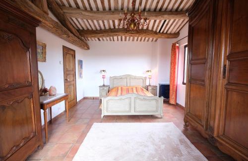 Mouries Villa | Elegant Mas with Heated Pool in the Heart of Alpilles