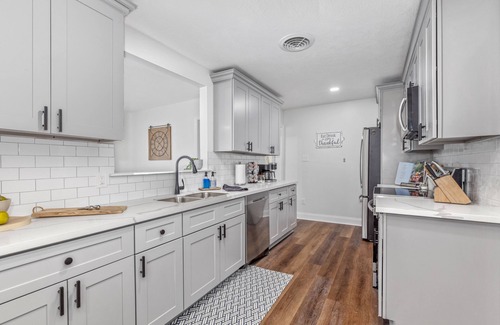 Lake Charles House | Premier 3-BDR Villa with Private Pool Near Golf & Casinos