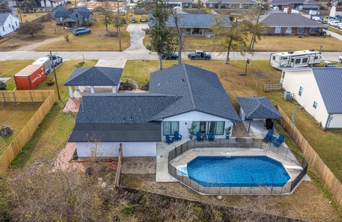 Lake Charles House | Premier 3-BDR Villa with Private Pool Near Golf & Casinos