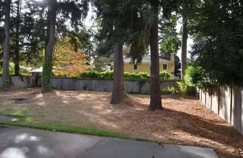 Mercer Island House | Luxury Mercer Island Home - Stunning Layout, Spacious Bedrooms & Private Deck - Prime Location