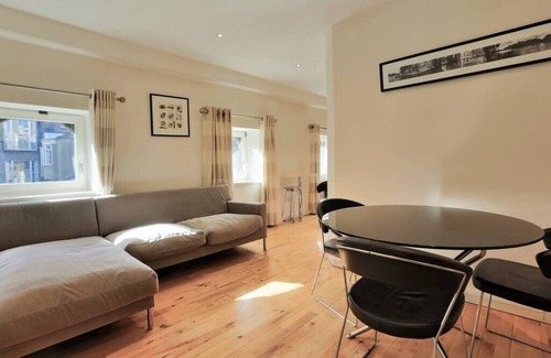 Grand Canal Dock House | Luxury Mews in the Heart of City Centre!