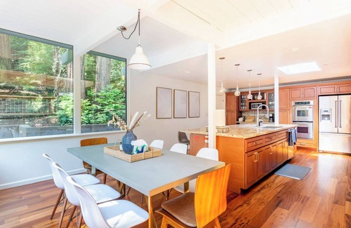Redwood City Villa | Stylish Mid-Century Modern Home with XL Deck & Kid-Friendly