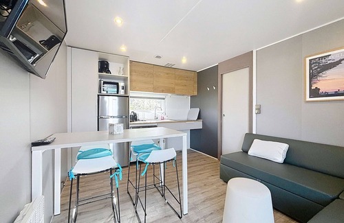 Jullouville-les-Pins House | Seaside Mobil-home Jullouville: Family-Friendly Retreat