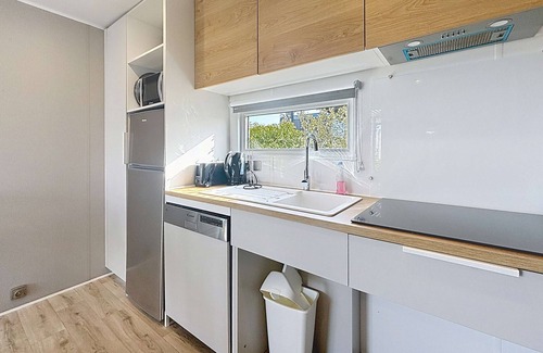 Jullouville-les-Pins House | Seaside Mobil-home Jullouville: Family-Friendly Retreat