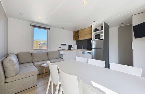 Jullouville-les-Pins House | Family-Friendly Mobil-home Jullouville with Oceanfront Views