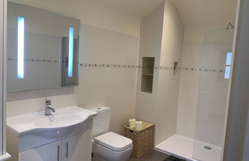 Saintbury Cottage | Modern Hotel Near Stratford with Pool & Ocean Views