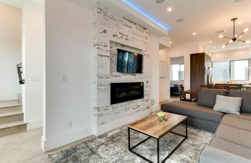 Mid City Villa | Modern 4-Bedroom Retreat with Rooftop & Family-Friendly Perks