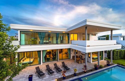 Hua Hin Villa | Modern 6-Bed Villa with Private Pool and Hot Tub