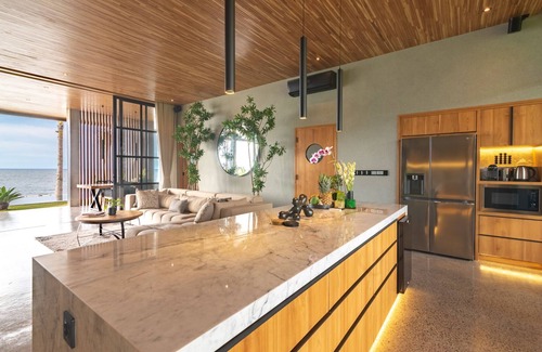 Lovina Villa | Modern Private Villa with Ocean View in Central Lovina