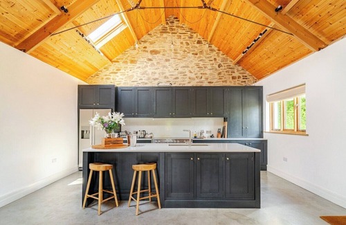 Brayford House | Pet-Friendly Modern Barn in Exmoor National Park - 10/10 Rated