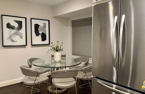 Northwest Dallas House | Elegant Modern Home with Pool and Spa near Galleria