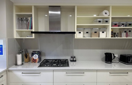 Dubbo House | Luxury modern retreat, perfect short break with family or friends.
