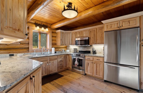 Bouvet Island Cabin | Epic Mountain View Cabin in Montana - Rated 10/10 by Guests