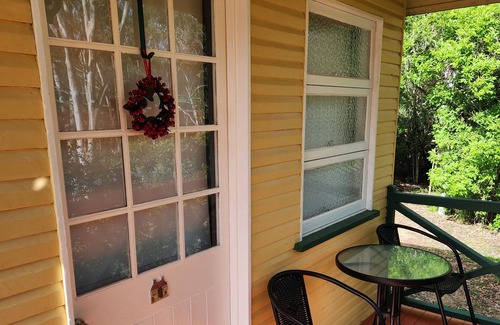 Horse Creek Cabin | Luxury mountain cabin in a beautiful historic mining town of Mount Morgan.