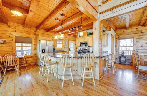 Waynesville Cabin | Relaxing Retreat: 'Whit's End' Home with Hot Tub & Views