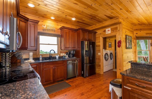 Marion Cabin | Premier Mountain Cabin Retreat with Spa and Hot Tub
