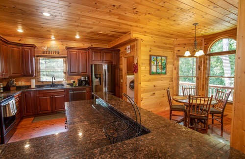 Marion Cabin | Premier Mountain Cabin Retreat with Spa and Hot Tub