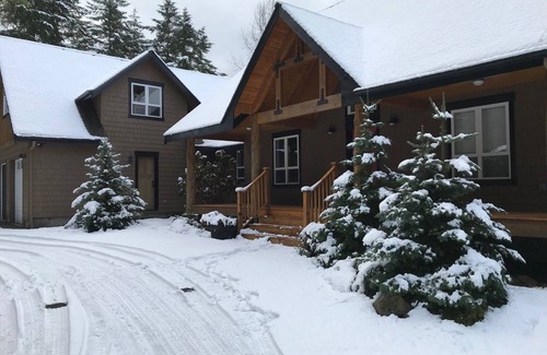 Enumclaw House | Premier Mt. Rainier Getaway with Family-Friendly Amenities