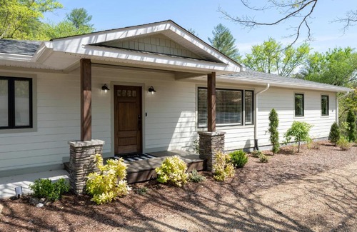 Alexander House | Explore Holiday Homes in Juno, NC - Pet Friendly & Family Joy