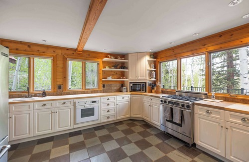 Telluride House | Luxury Mountain Retreat with Hot Tub and Views
