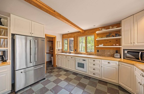 Telluride House | Luxury Mountain Retreat with Hot Tub and Views
